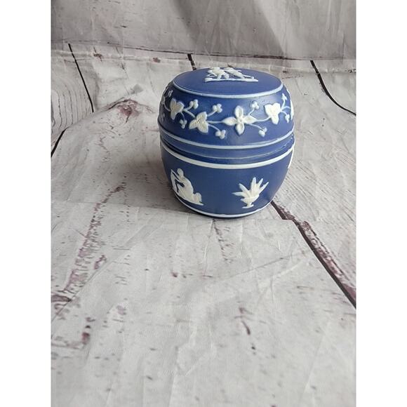 Wedgwood Jasperware lidded jar Trinket Dish - Picture 10 of 10